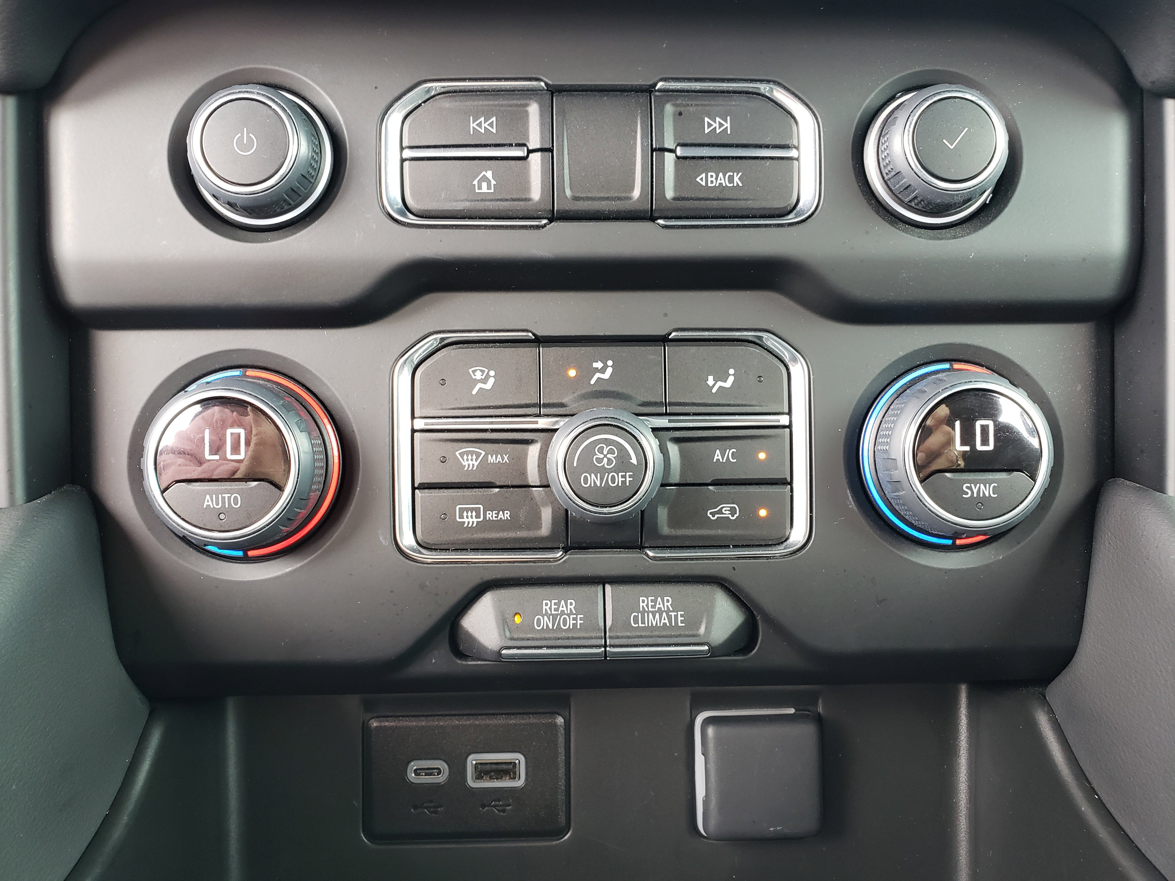 Used 2024 Chevrolet Tahoe LS RWD image 26