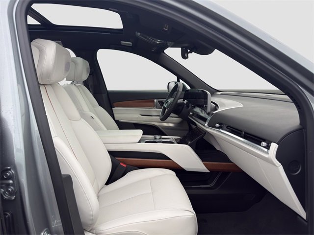 Used 2026 Cadillac Vistiq Sport image 17