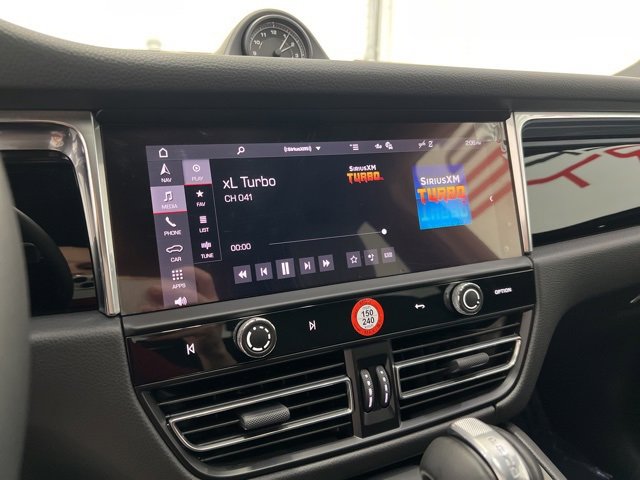 Used 2025 Porsche Macan T image 27