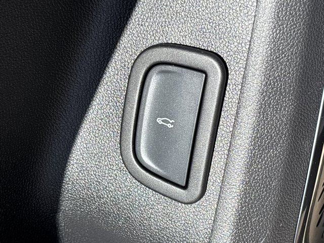 Used 2025 GMC Acadia AT4 image 28