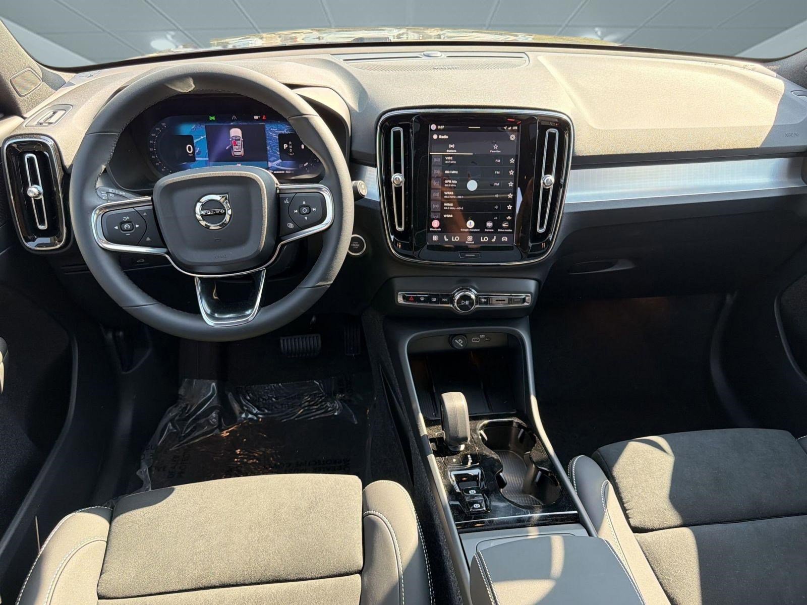 New 2026 Volvo XC40 B5 Ultra w/ Protection Package Premier image 25