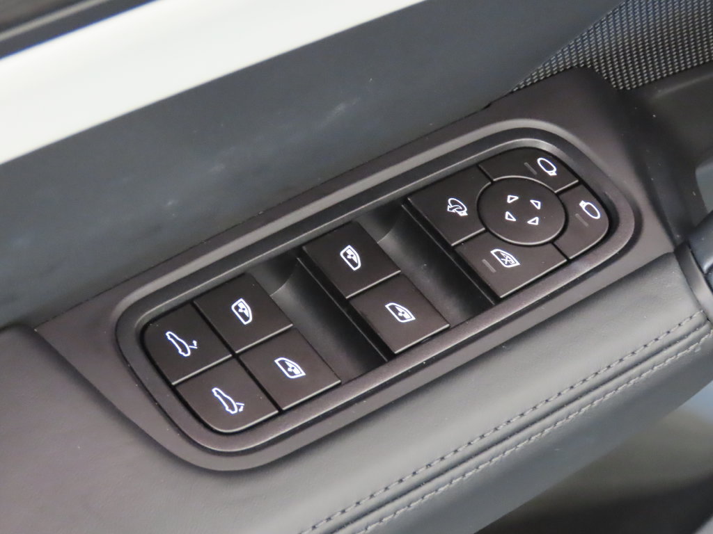 Certified 2026 Porsche Cayenne GTS AWD/4WD image 38