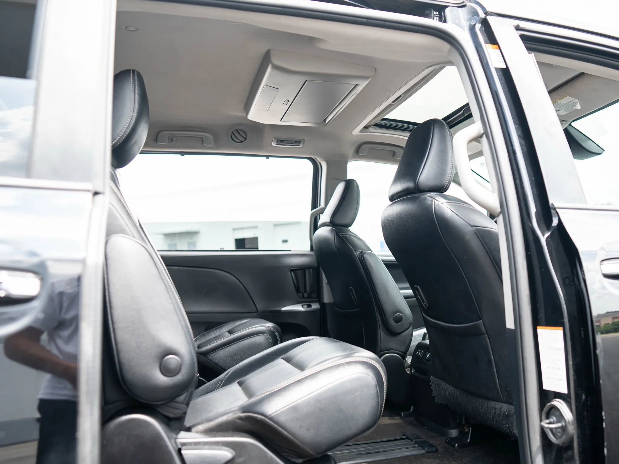 Used 2018 Toyota Sienna SE image 20