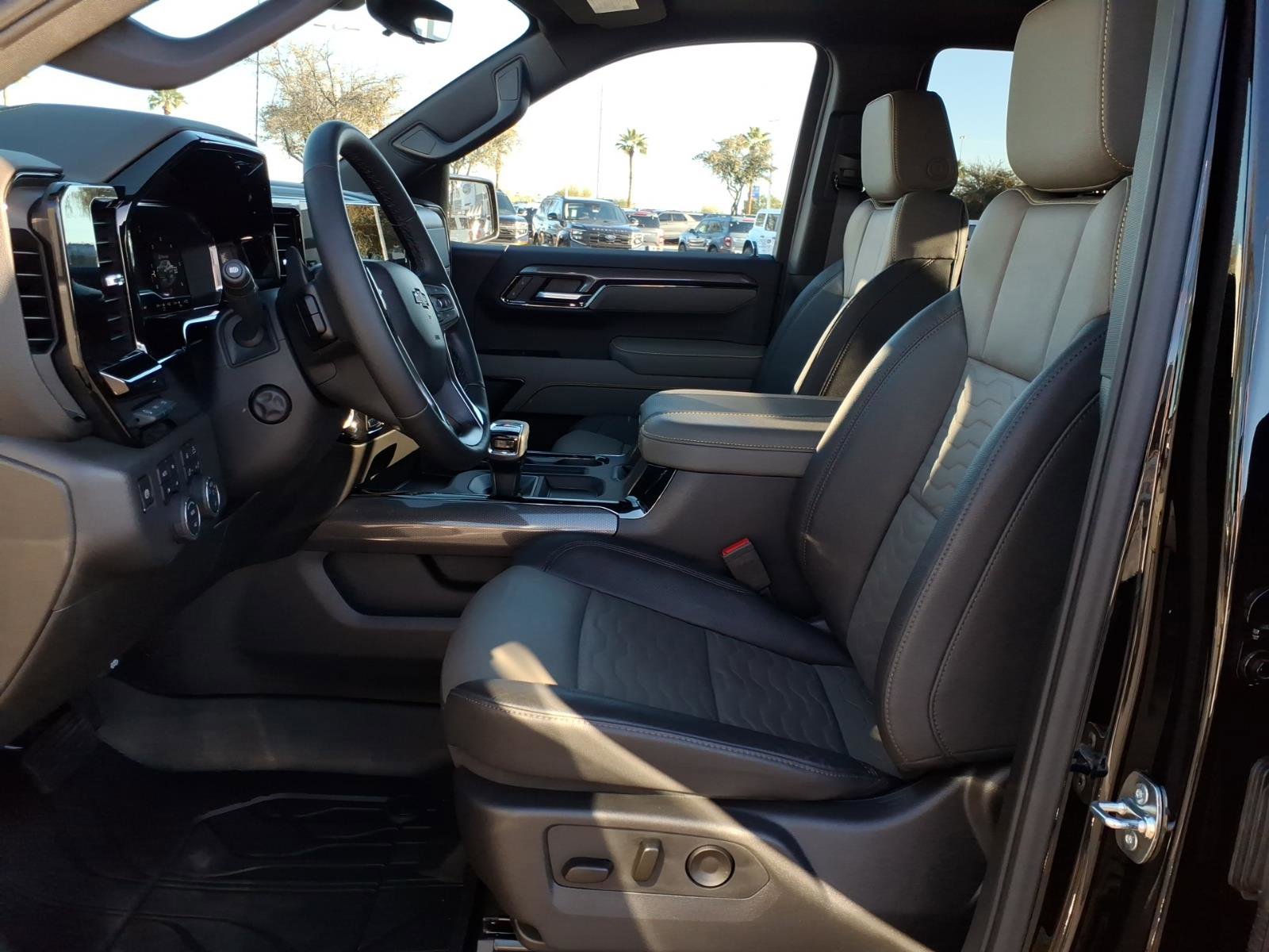 Used 2025 Chevrolet Silverado 1500 ZR2 w/ Technology Package image 13