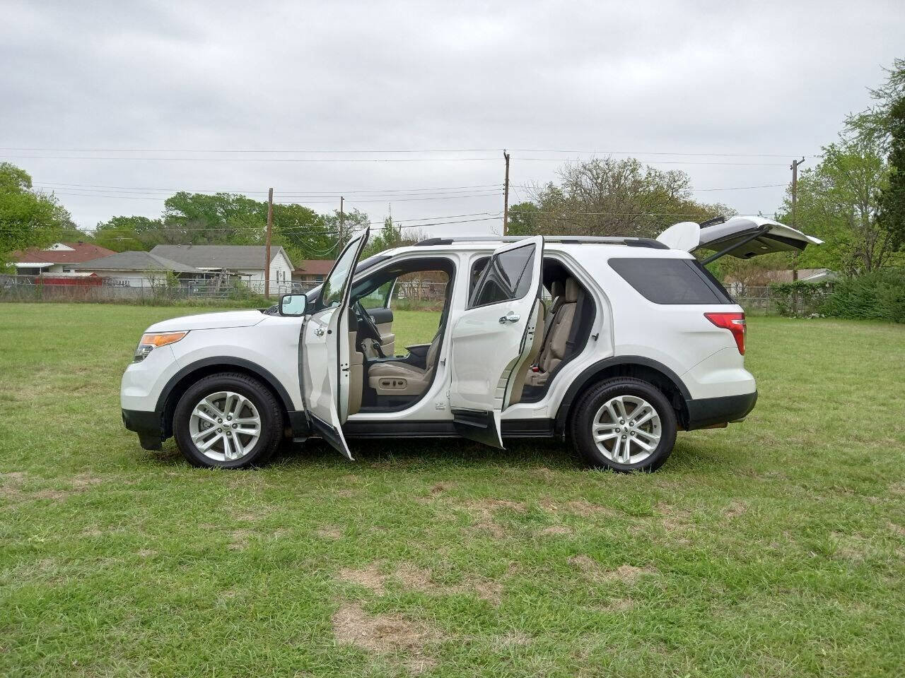 Used 2014 Ford Explorer XLT w/ Equipment Group 202A FWD image 23