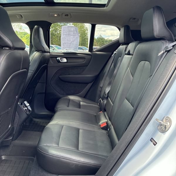 Used 2024 Volvo XC40 B5 Plus w/ Protection Package Premier AWD/4WD image 12