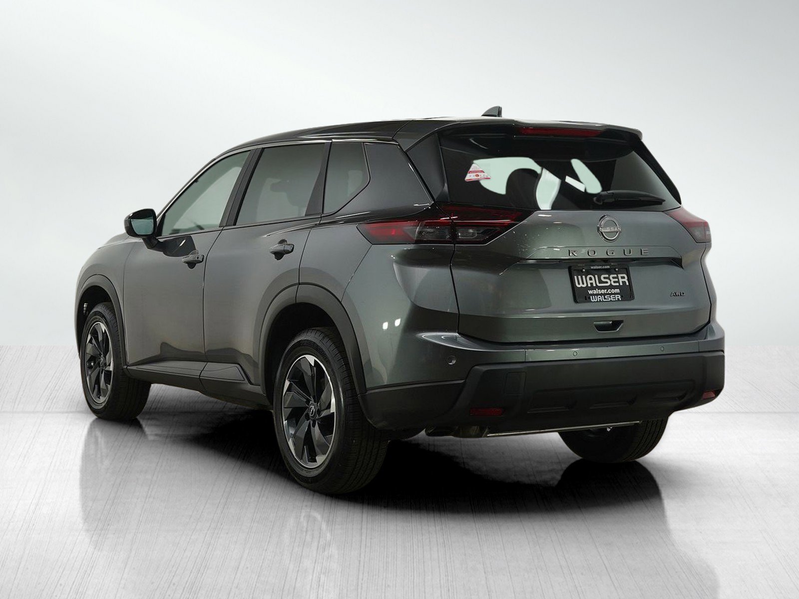 Used 2025 Nissan Rogue SV image 3