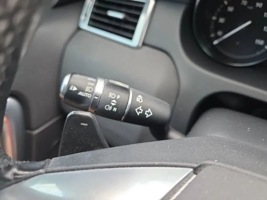 Used 2019 Land Rover Discovery Sport HSE AWD/4WD image 21