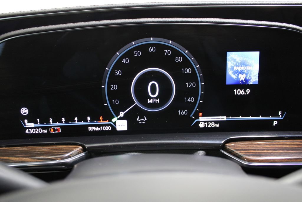 Used 2023 Cadillac Escalade Premium Luxury w/ LPO, Illumination Package RWD image 43