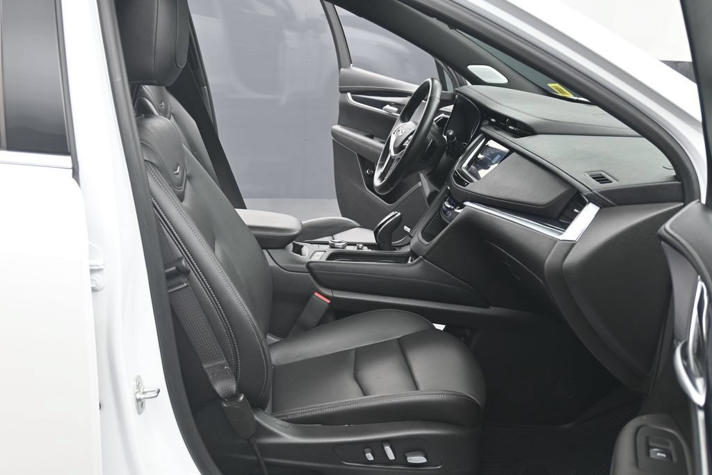 Certified 2025 Cadillac XT5 Premium Luxury AWD/4WD image 11