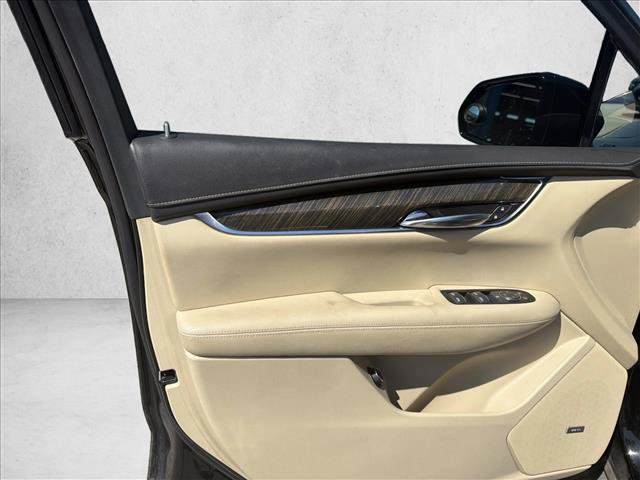 Used 2017 Cadillac XT5 FWD image 11