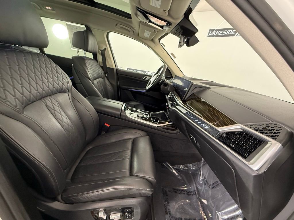 Used 2025 BMW X7 xDrive40i image 21