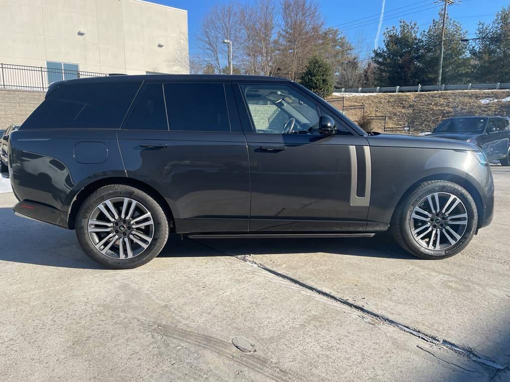Used 2023 Land Rover Range Rover SE image 2