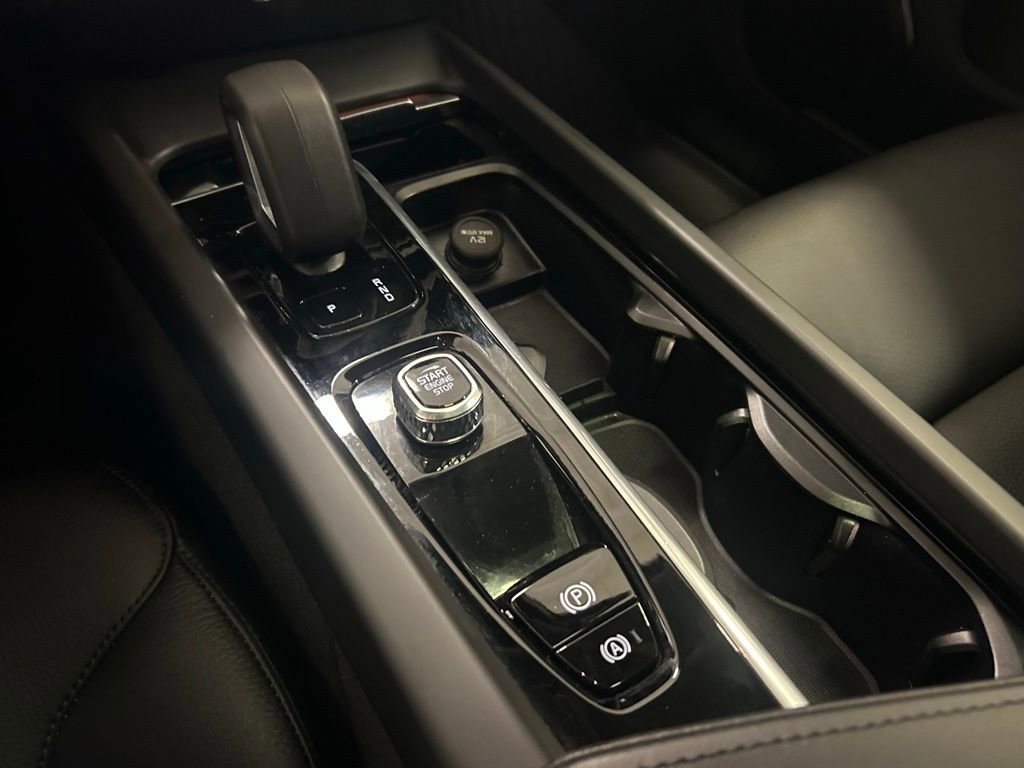 Used 2023 Volvo V60 B5 Cross Country Plus w/ Climate Package image 14