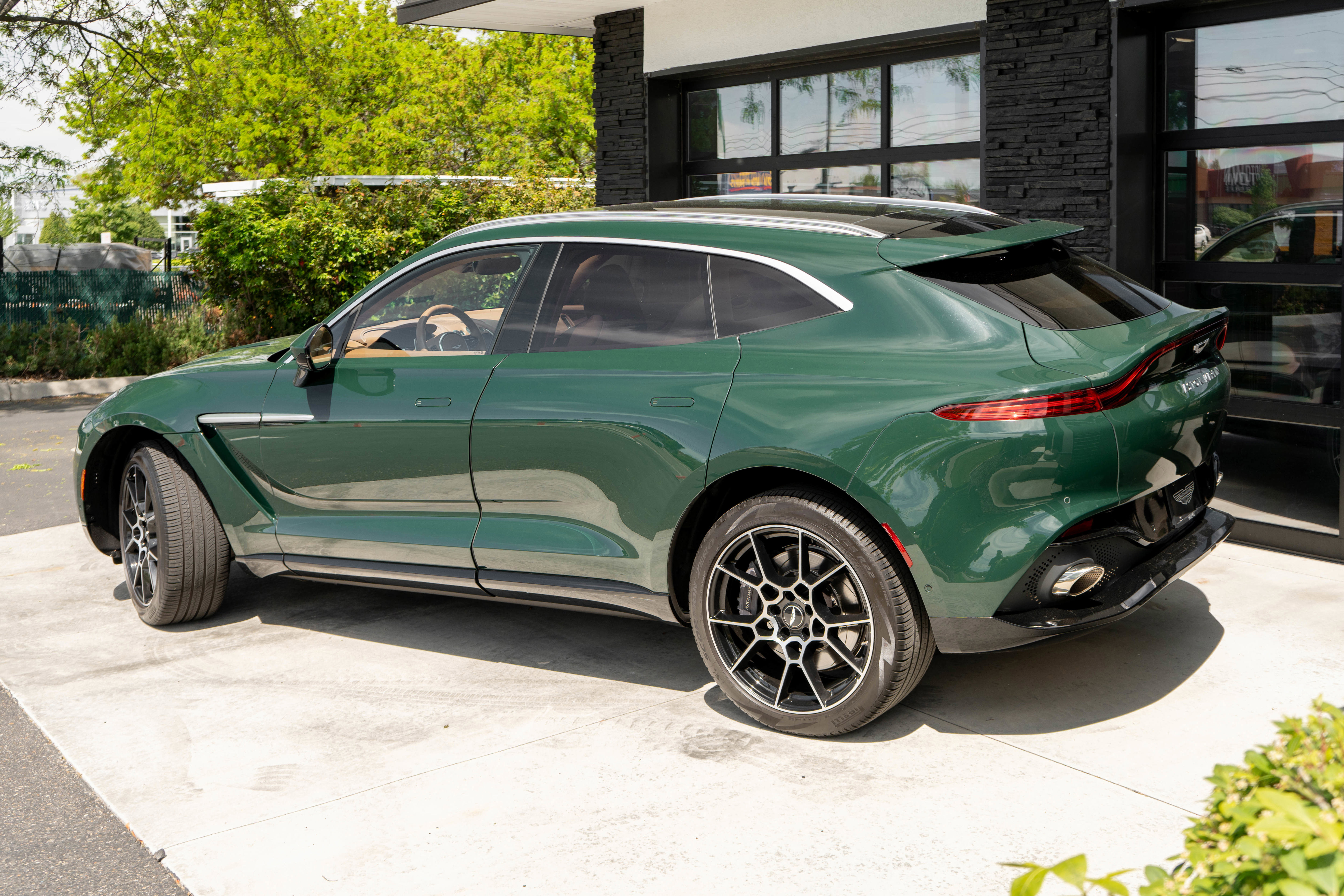 Used 2021 Aston Martin DBX AWD/4WD image 7
