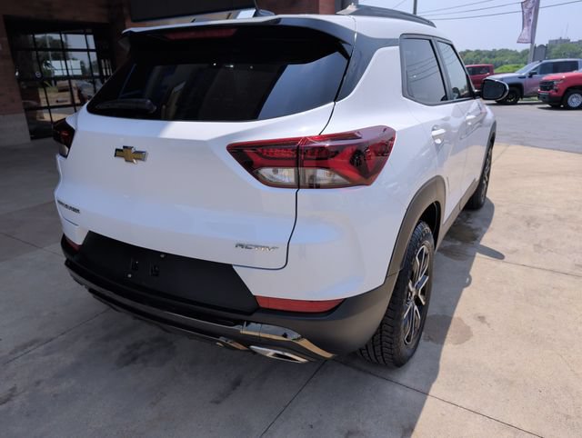 Used 2023 Chevrolet TrailBlazer ACTIV w/ Sun and Liftgate Package FWD image 9