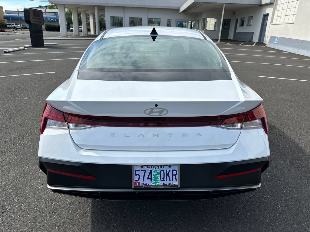 Used 2025 Hyundai Elantra SEL FWD image 5