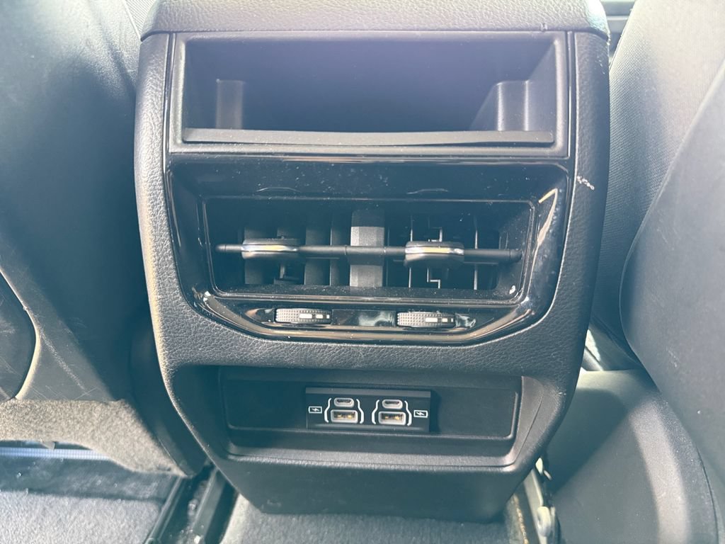 Used 2024 Jeep Grand Cherokee Laredo RWD image 39