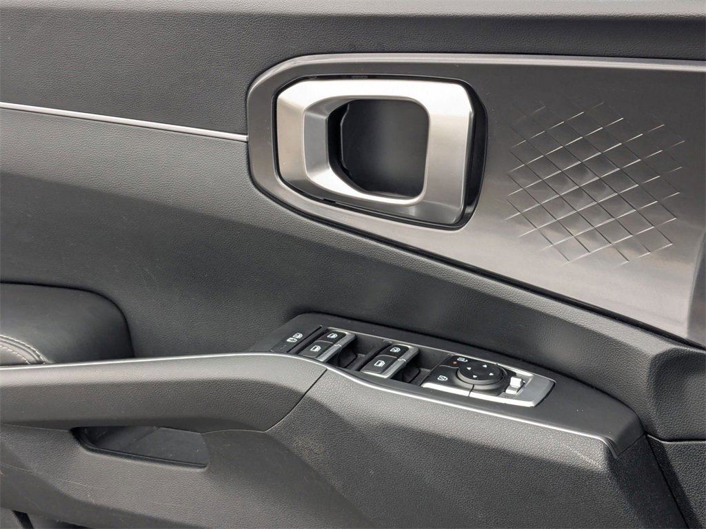 Used 2024 Kia Sorento S image 17