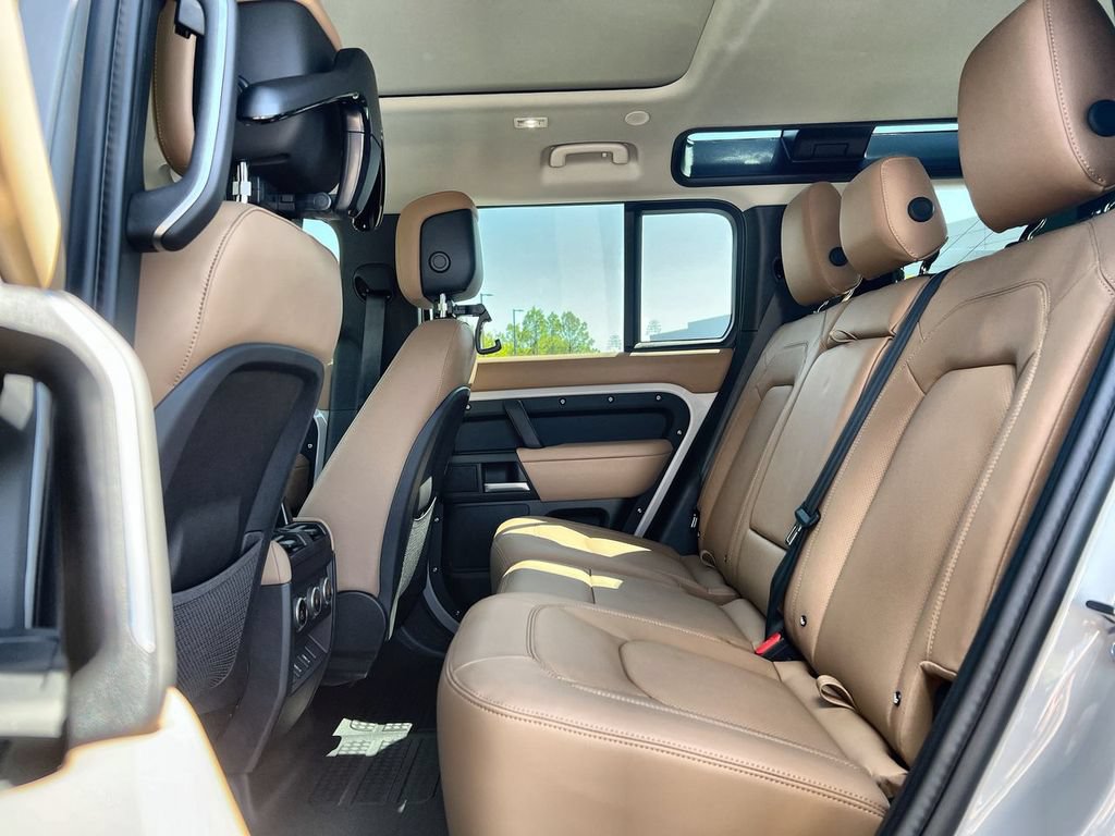 New 2026 Land Rover Defender 110 S AWD/4WD image 15