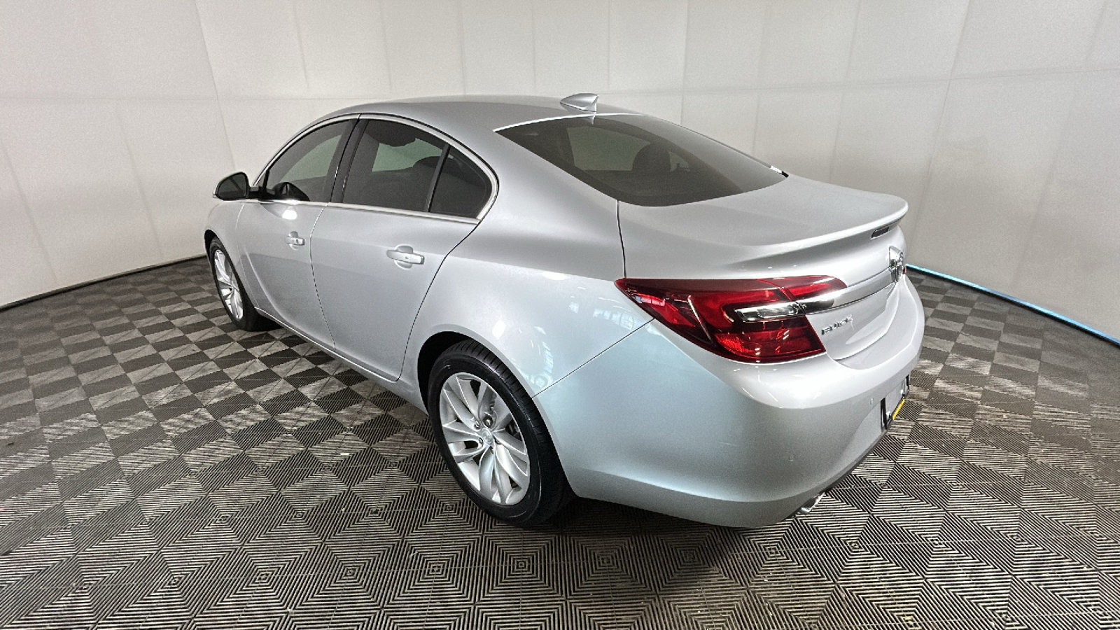 Used 2015 Buick Regal Premium w/ Experience Buick Package FWD image 5