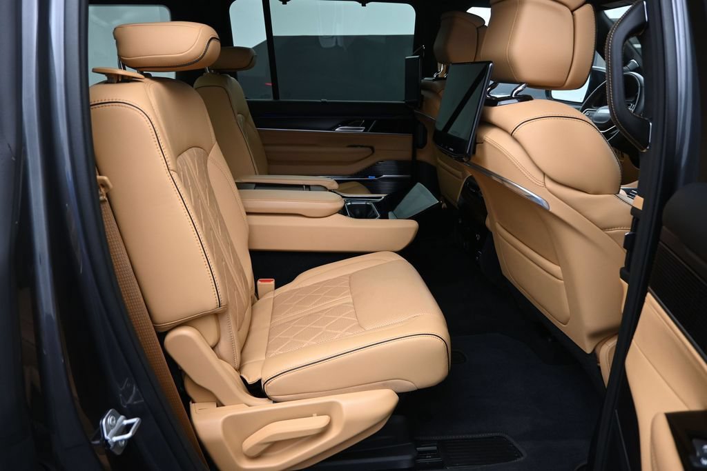 Used 2025 Jeep Grand Wagoneer Series III w/ Rear Seat Video Group 1 AWD/4WD image 13