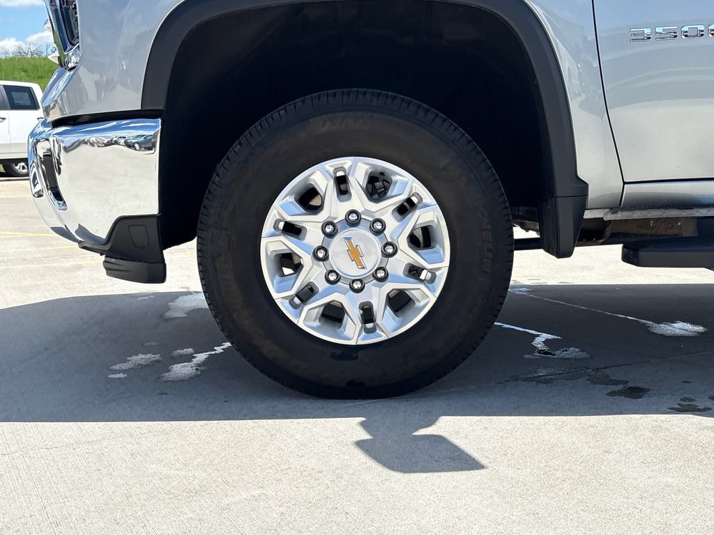 Used 2024 Chevrolet Silverado 3500 LTZ AWD/4WD image 26
