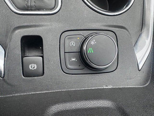 Used 2023 Chevrolet Traverse LT image 25