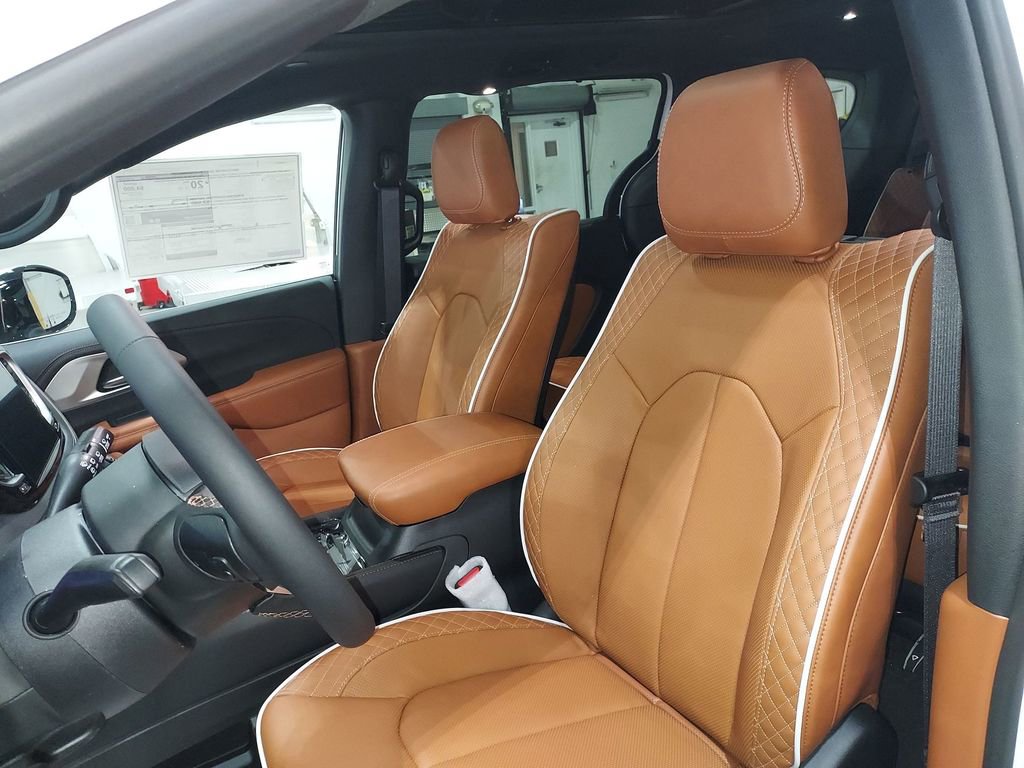 New 2026 Chrysler Pacifica Pinnacle w/ Trailer Tow Group image 17