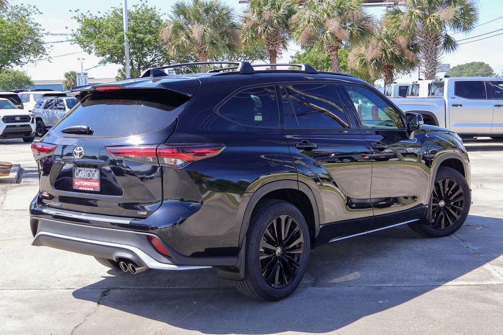 Used 2024 Toyota Highlander XSE FWD image 2