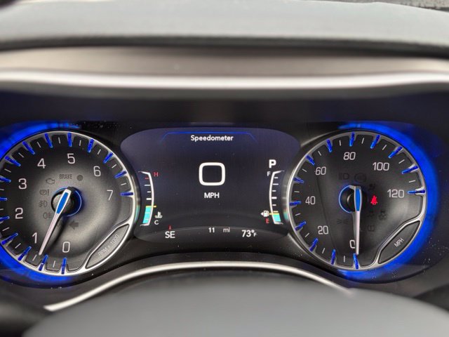 New 2027 Chrysler Pacifica Limited w/ Family Tech Group AWD/4WD image 19