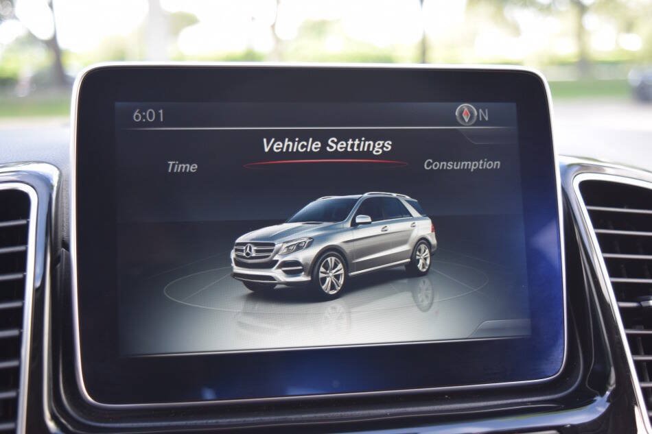 Used 2016 Mercedes-Benz GLE 300d 4MATIC w/ Premium Package image 65