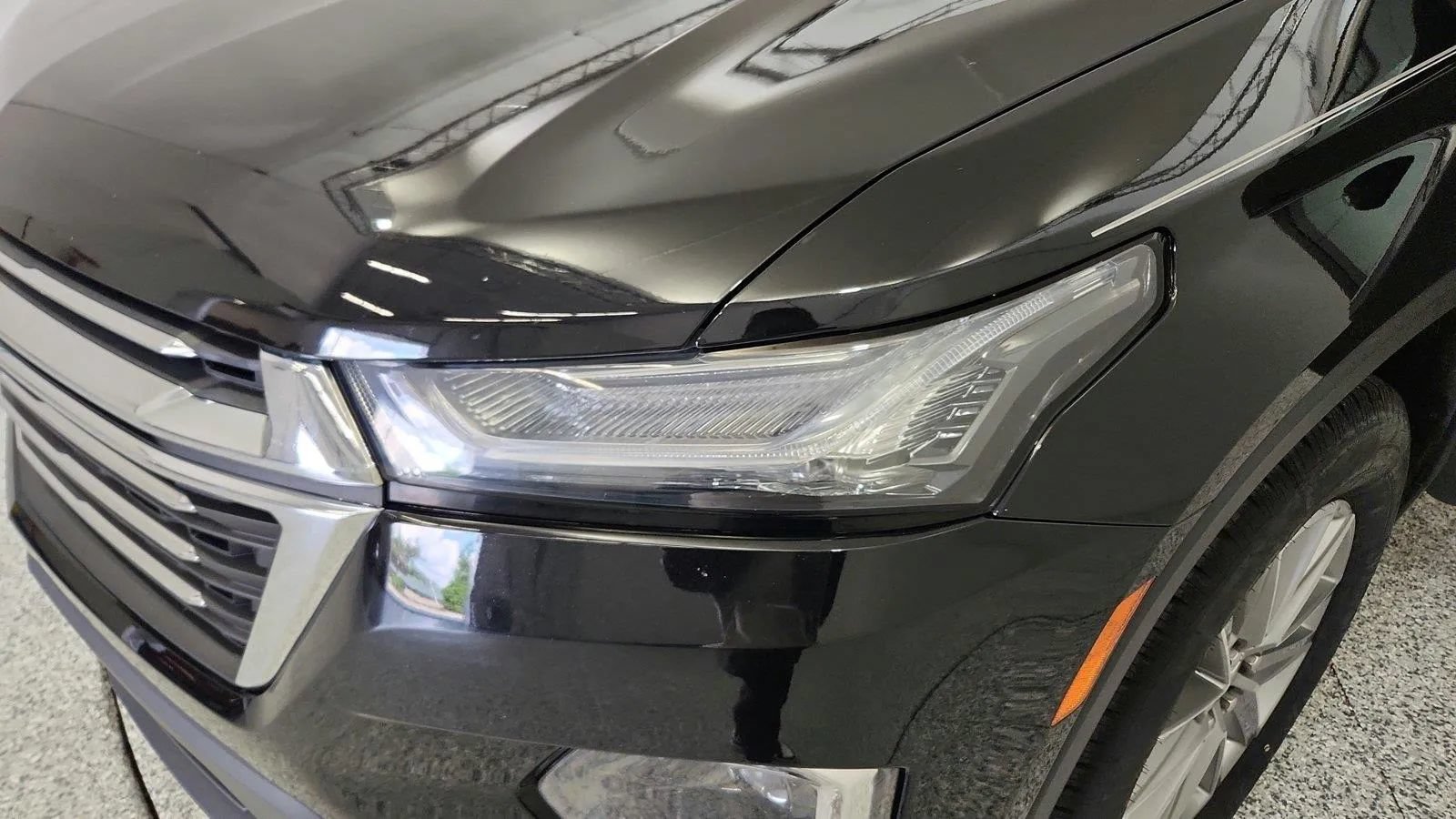 Used 2023 Chevrolet Traverse LT FWD image 41