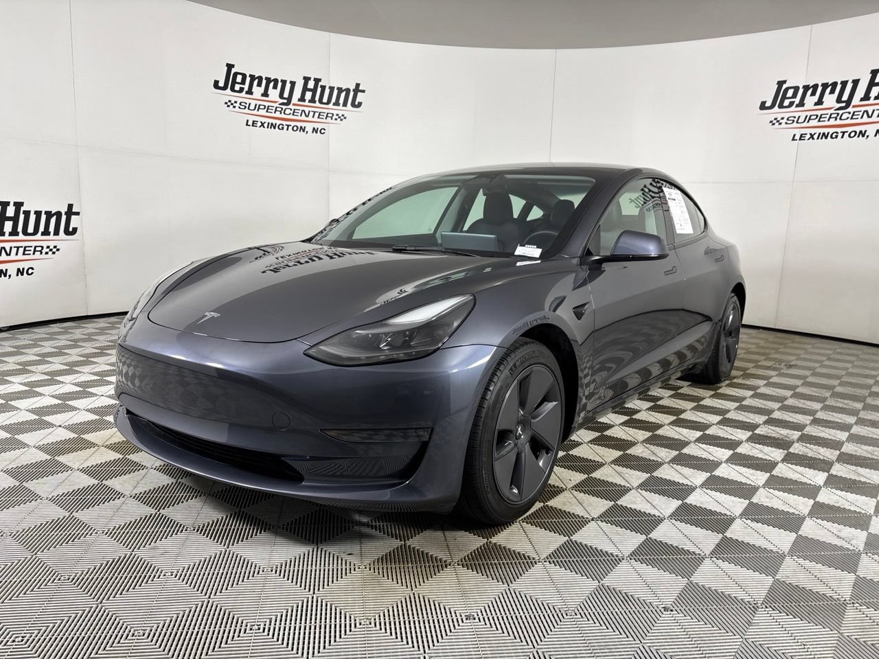 Used 2023 Tesla Model 3 Standard Range RWD image 1