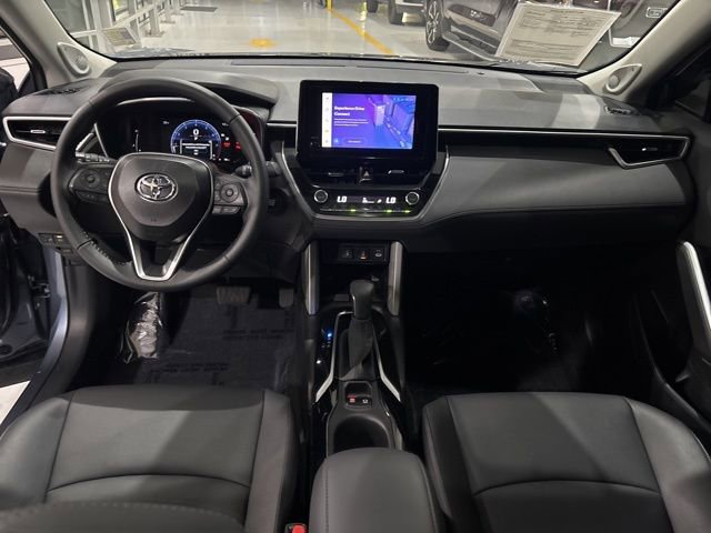 Used 2025 Toyota Corolla Cross XLE w/ Convenience Package AWD/4WD image 30