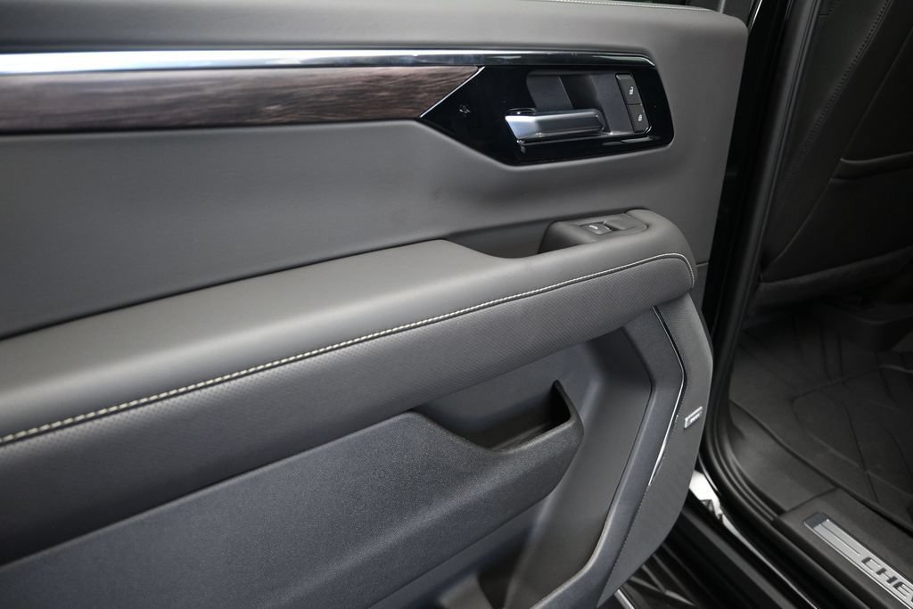 New 2026 Chevrolet Suburban Premier RWD image 15