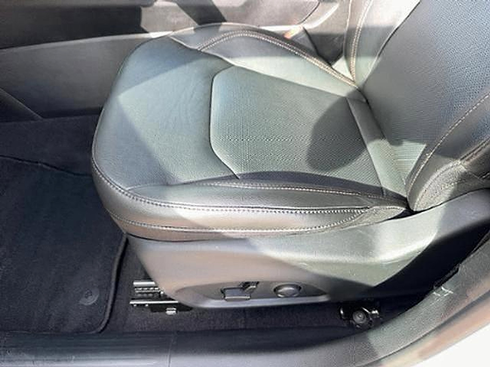 Used 2023 Jeep Compass Latitude image 18