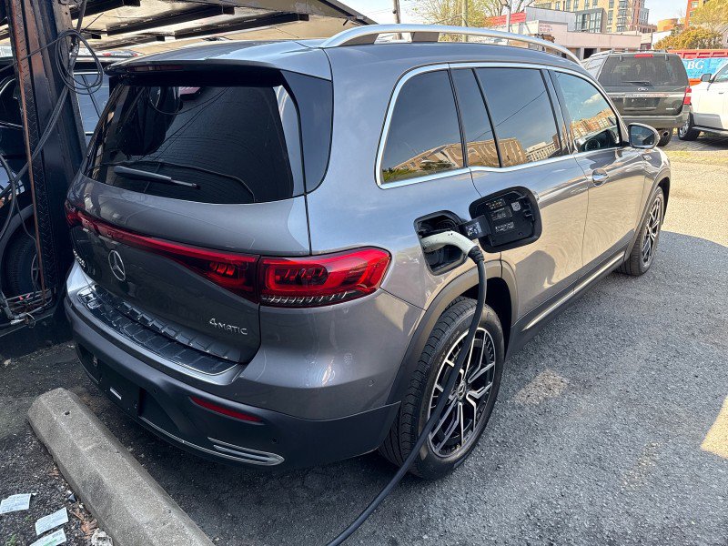 Used 2022 Mercedes-Benz EQB 300 4MATIC image 5