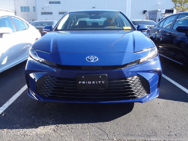 Used 2026 Toyota Camry LE AWD/4WD image 2