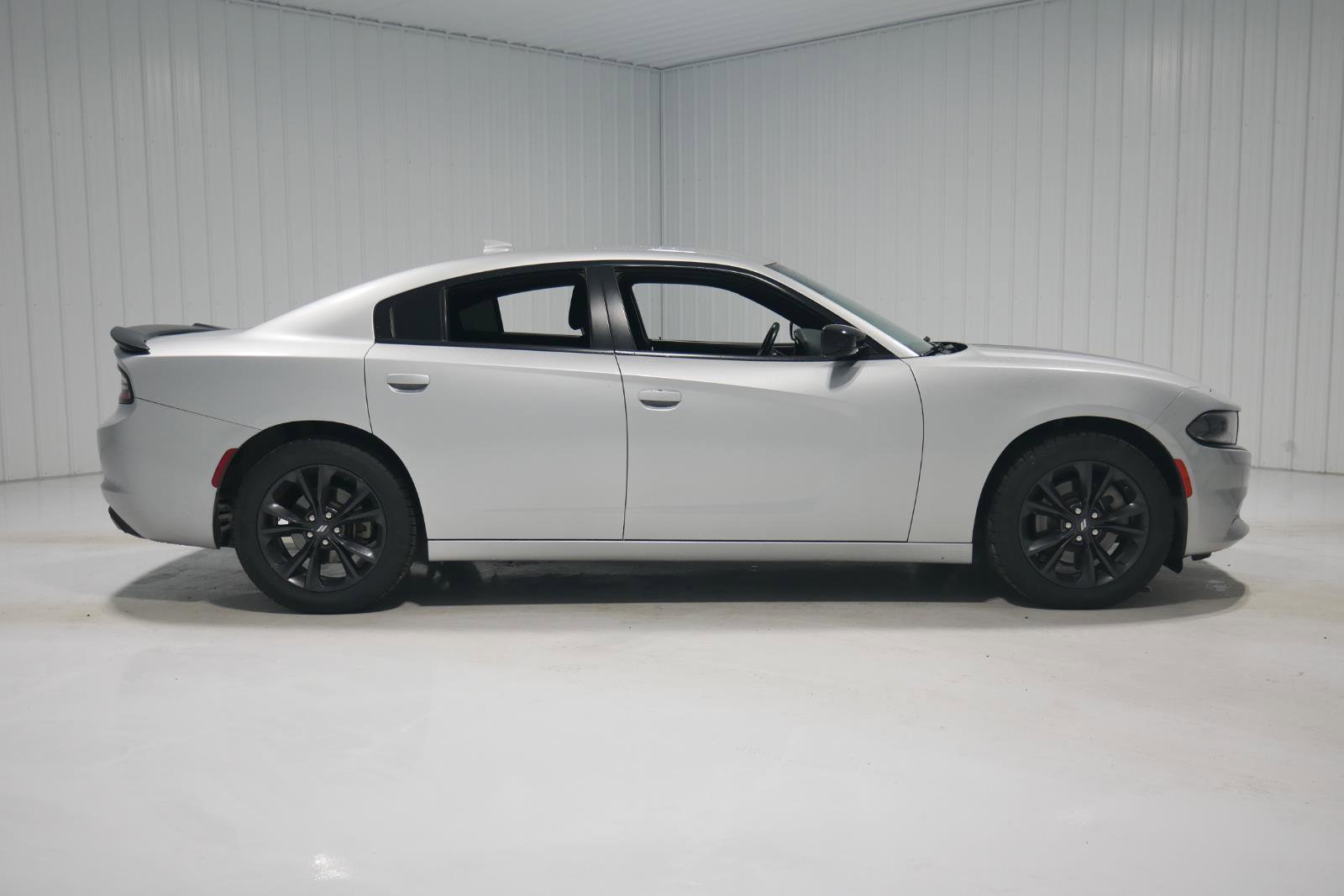 Used 2022 Dodge Charger SXT w/ Blacktop Package image 4
