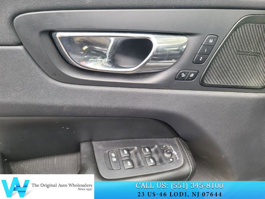 Used 2019 Volvo XC60 T6 Momentum w/ Multimedia Package AWD/4WD image 13