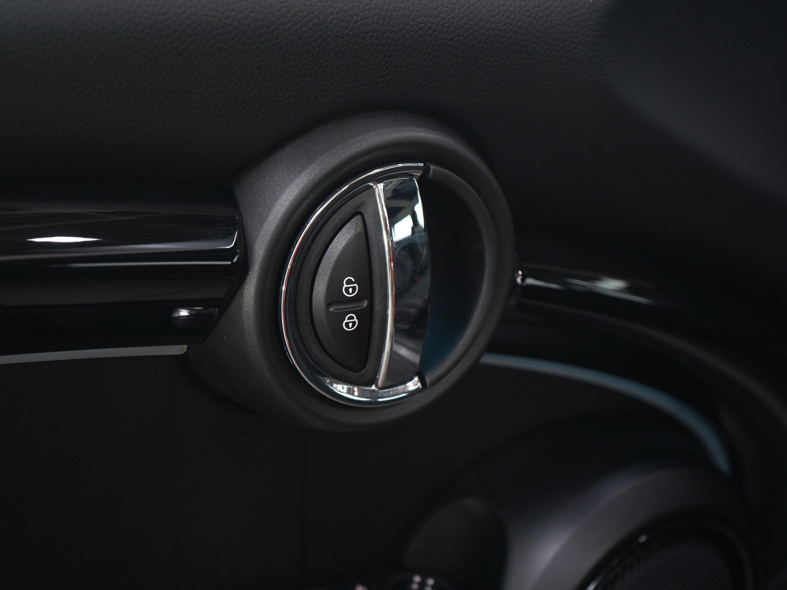 Used 2024 MINI Cooper 2-Door Hardtop image 21