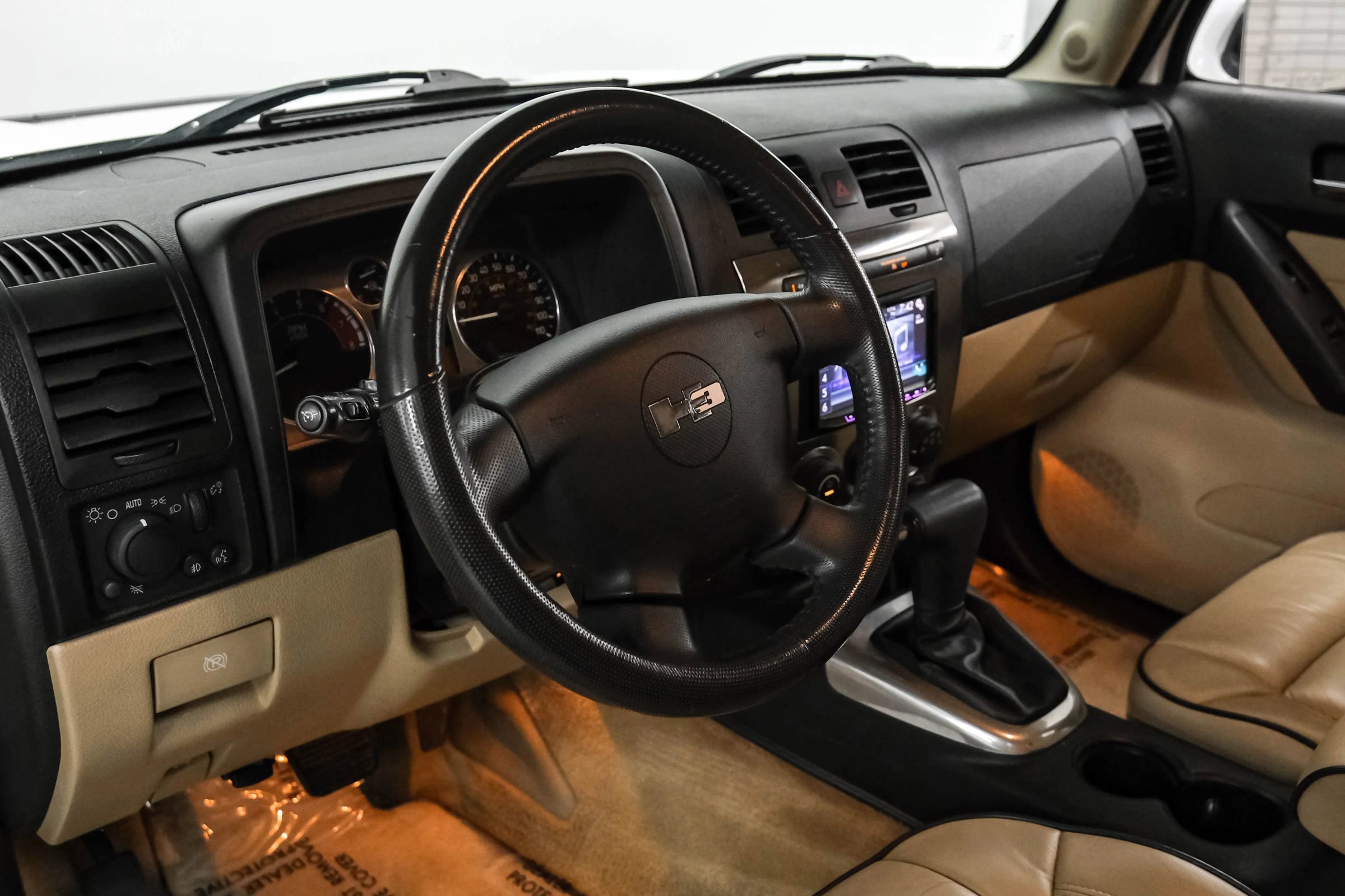 Used 2010 HUMMER H3 Luxury w/ Appearance Package AWD/4WD image 2