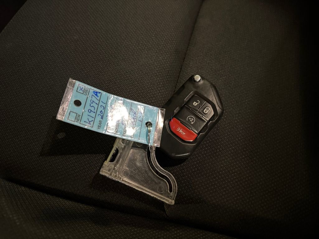 Used 2021 Jeep Wrangler Unlimited Sahara AWD/4WD image 32