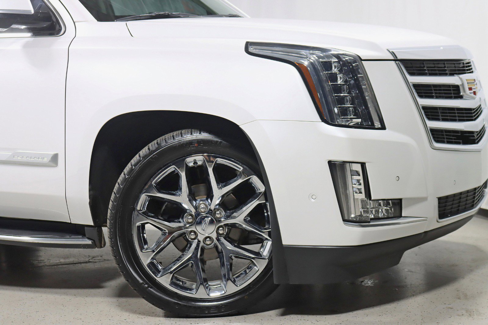 Used 2020 Cadillac Escalade Luxury AWD/4WD image 5