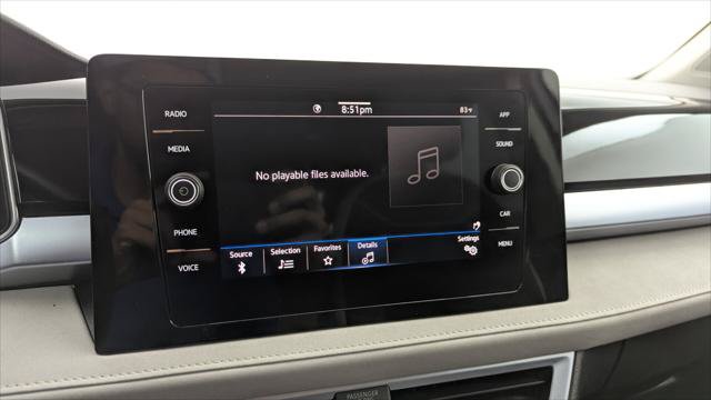 Used 2025 Volkswagen Taos SE w/ Panoramic Sunroof Package FWD image 26