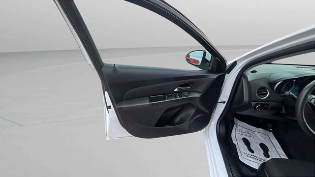 Used 2016 Chevrolet Cruze LT image 10