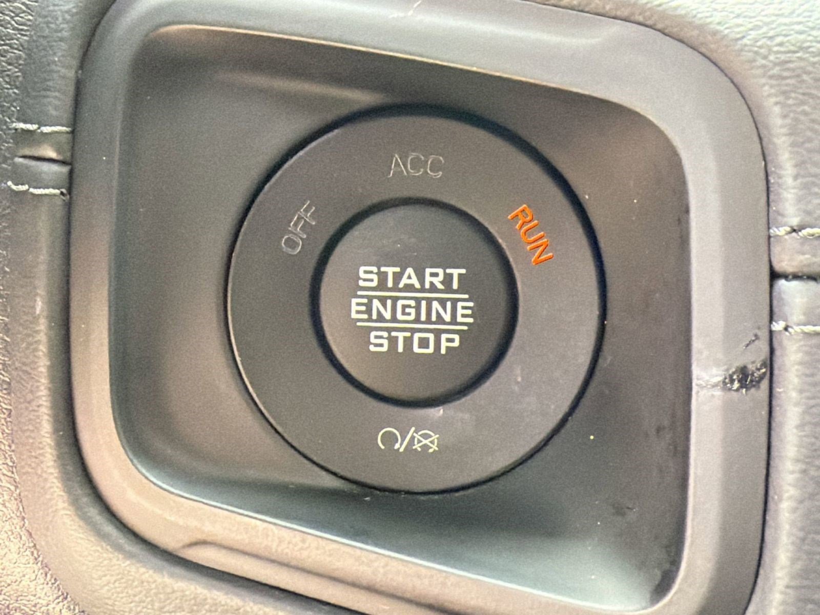 Certified 2025 Jeep Wrangler Sahara image 25