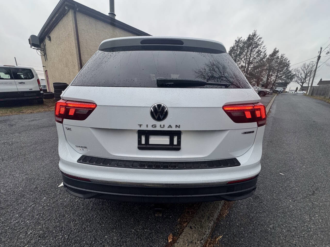 Used 2024 Volkswagen Tiguan SE image 6