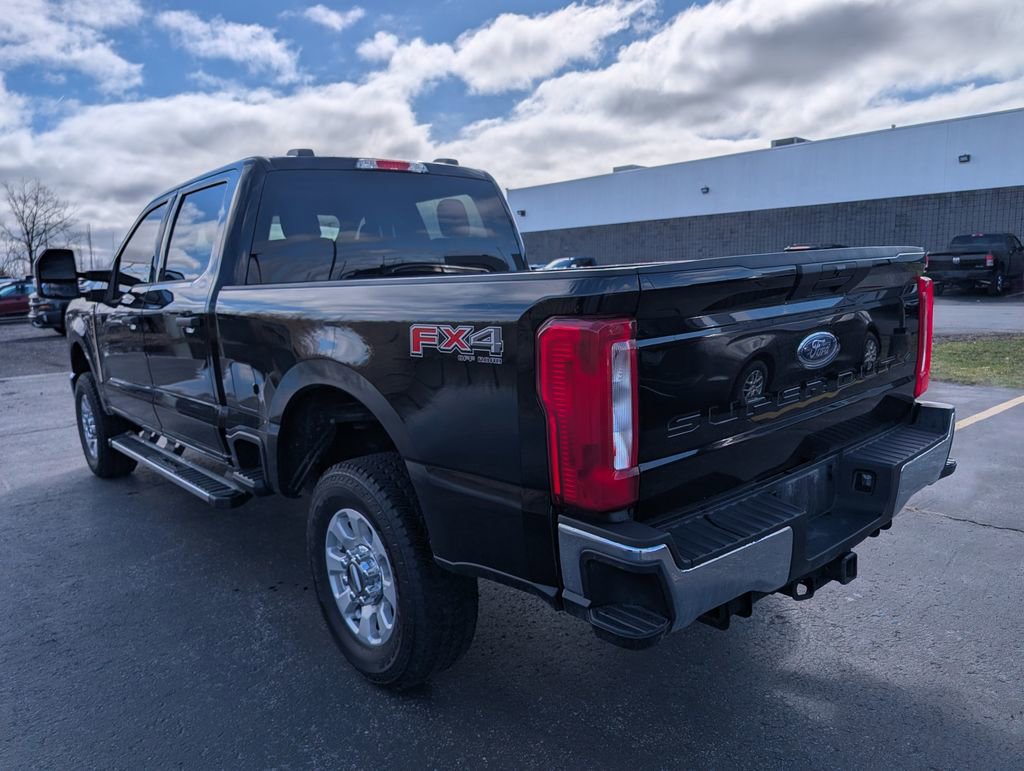 Used 2024 Ford F350 XLT w/ FX4 Off-Road Package image 7